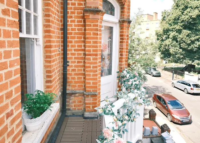Kensington 1B1B With Sofa Double Bed Max 4 Guests